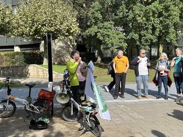 Birgit Höfer spricht auf Demo
