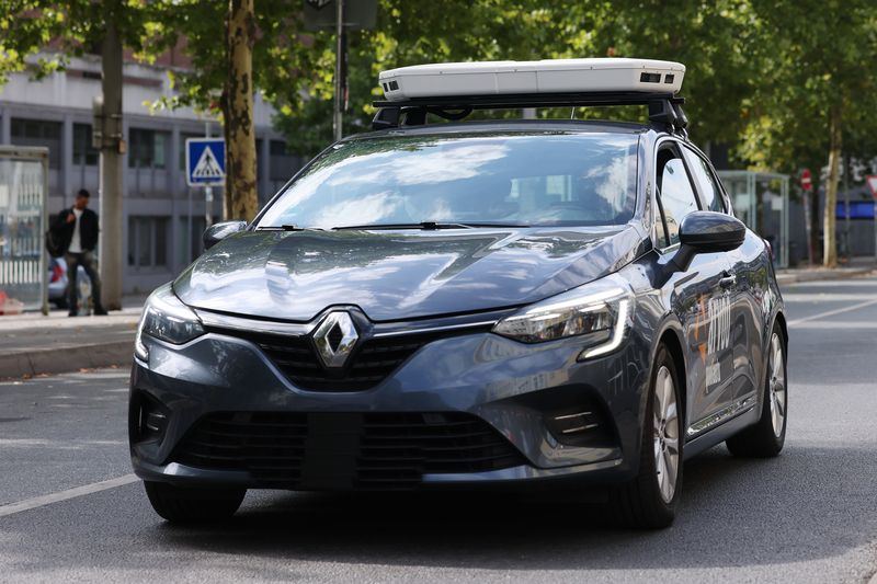 schwarzes Auto mit Scanaufsatz
