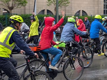 Radfahrer auf der für Autos gesperrten Karlstraße