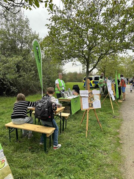 Infostand mit Kindern